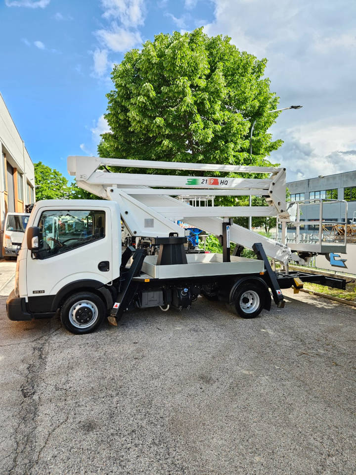 Piattaforma-aerea-autocarrata-Comet-21.9-HQ