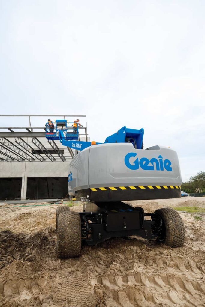 La Piattaforma a Braccio Articolato Genie Z-45 FE