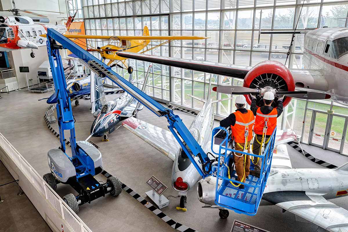 Piattaforma a braccio articolato elettrica Genie Z‑60 DC